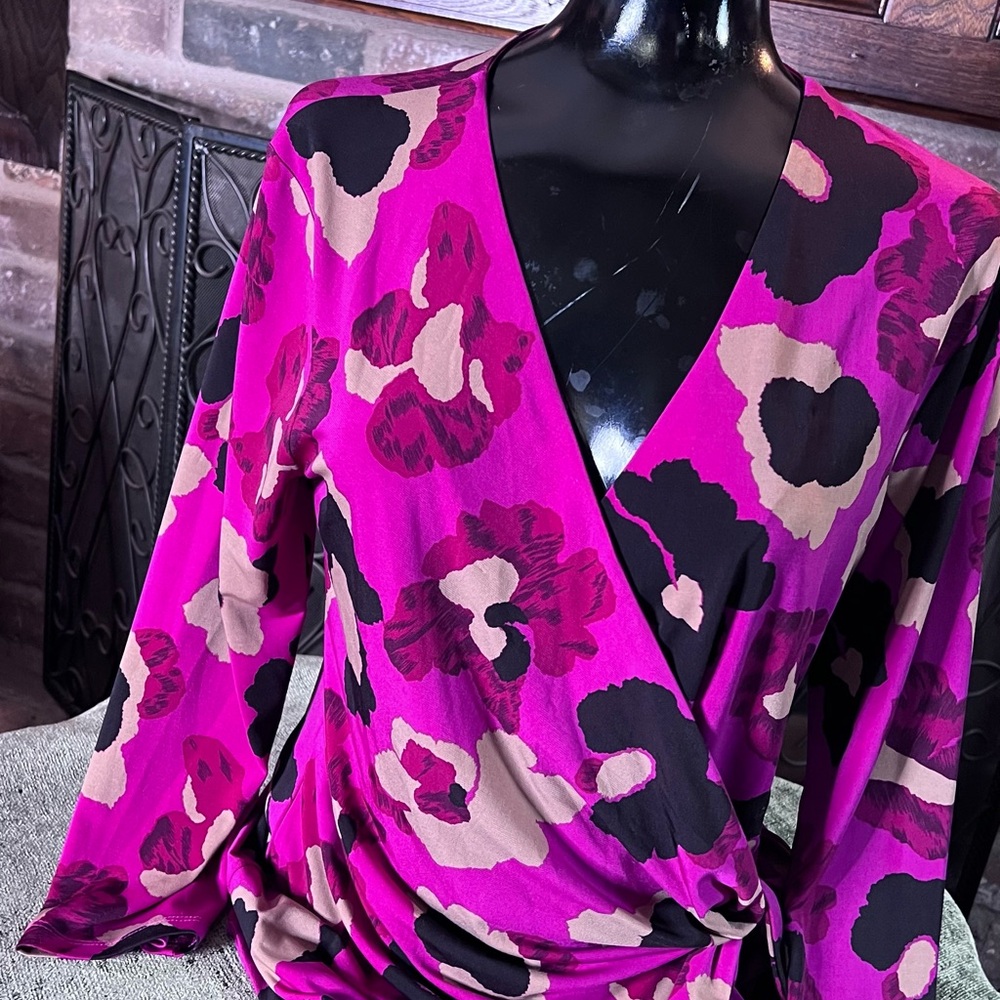 Anne Klein Vintage Floral Wrap top in Pink and Black, size large